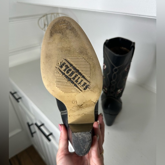 Seychelles Black Leather Floral Embroidered Western Boots – Women’s 7.5 - Picture 7 of 9